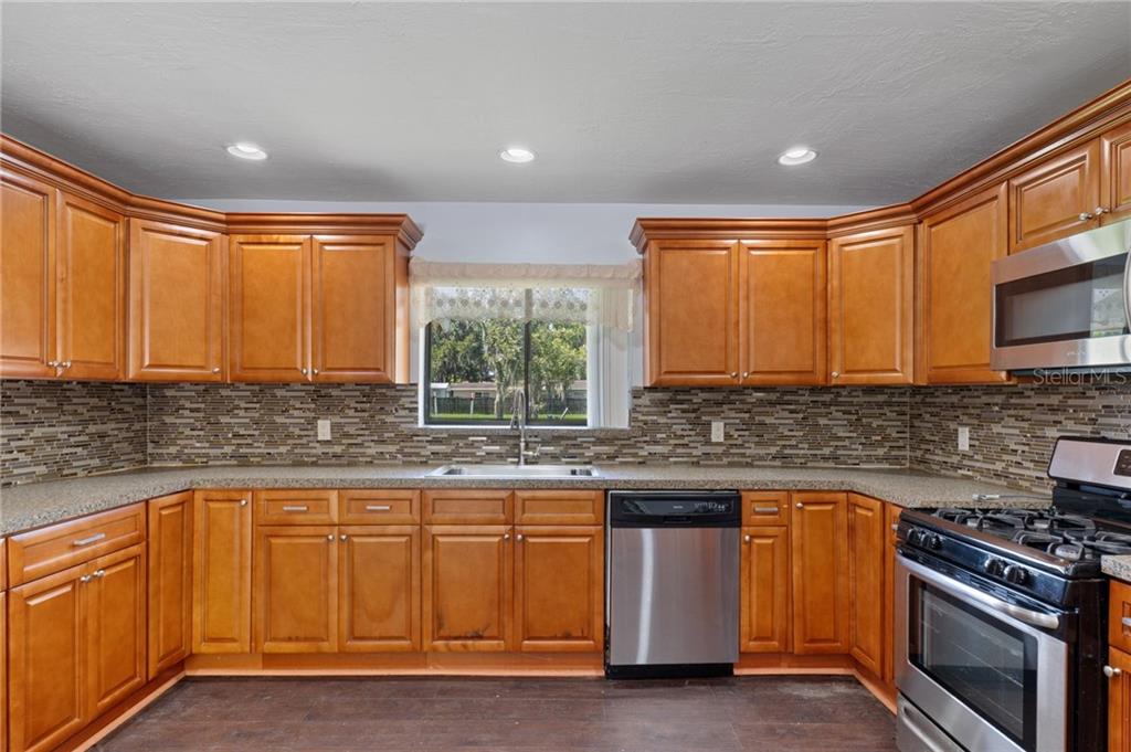 149 Southeast Paradise Point Road Crystal River, FL 34429 - Photo 9 of 70 Gallery Image 9