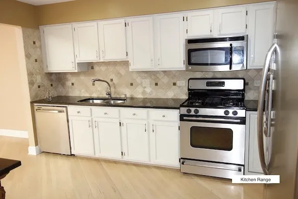 $2,400 | 135 Morningside Lane East, Buffalo Grove, IL 60089