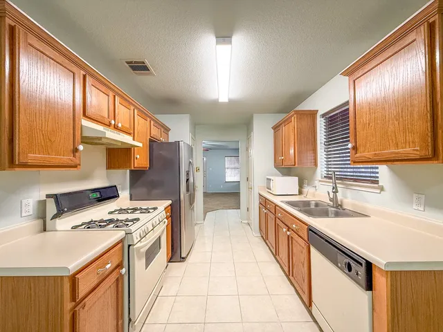 $1,950 | 11101 Franklins Tale Loop, Austin, TX 78748