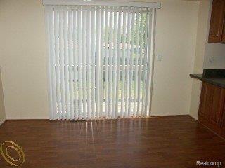 5811 Maybee Road Clarkston, MI 48346 - Photo 5 of 10 kitchenette