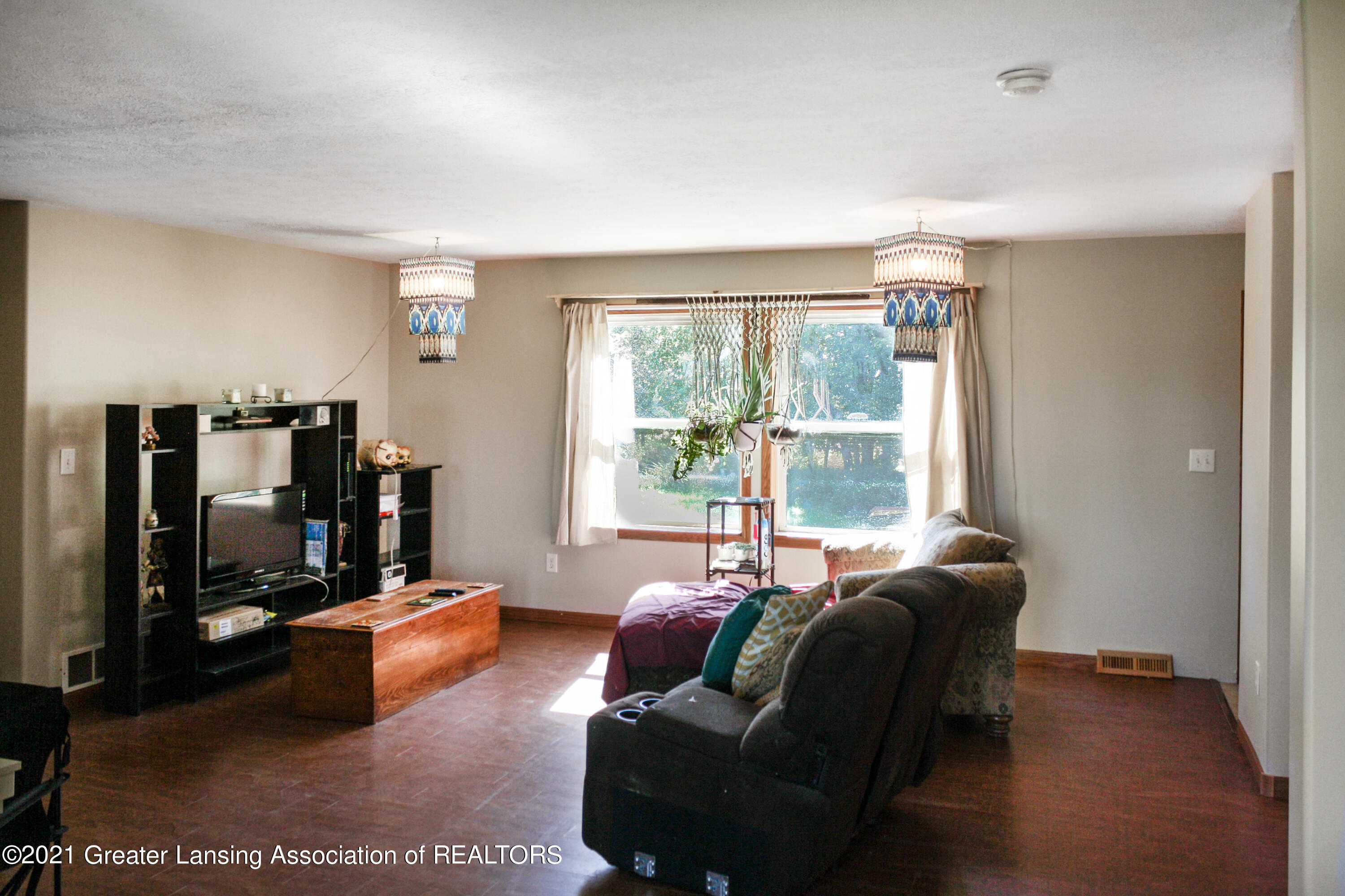 11429 Barnes Road Portland, MI 48875 - Photo 13 of 28 Living Room