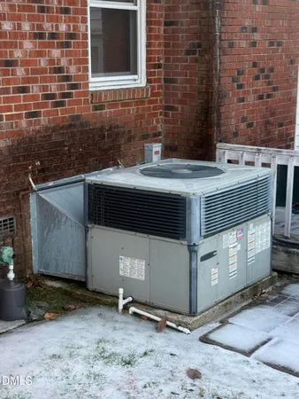 a view of an outdoor kitchen
