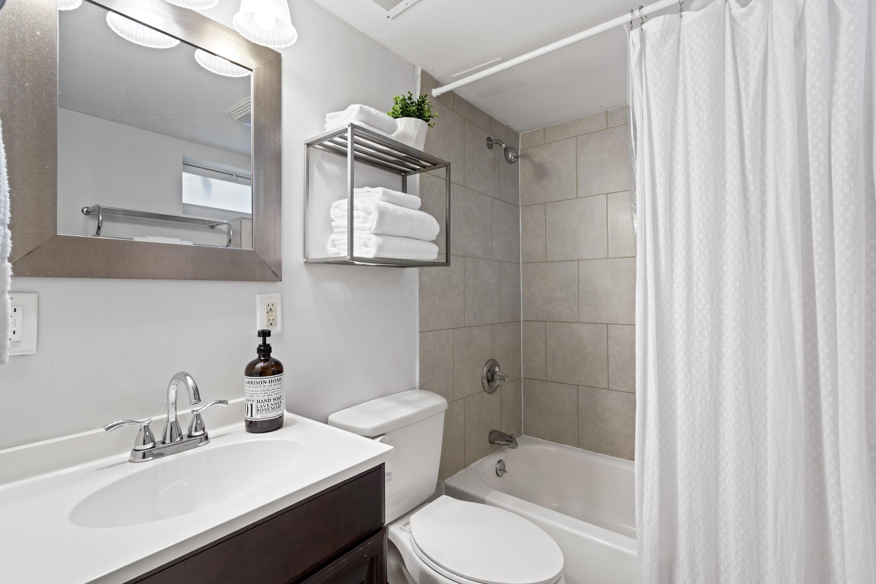 171 South Ashburton Road Columbus, OH 43213 - Photo 17 of 29 171 South Ashburton Road-22.jpg-FULL