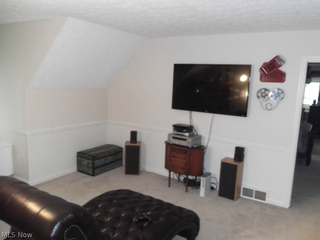 7277 Auburn Road Painesville, OH 44077 - Photo 17 of 21 SITTING AREA OFF MASTER