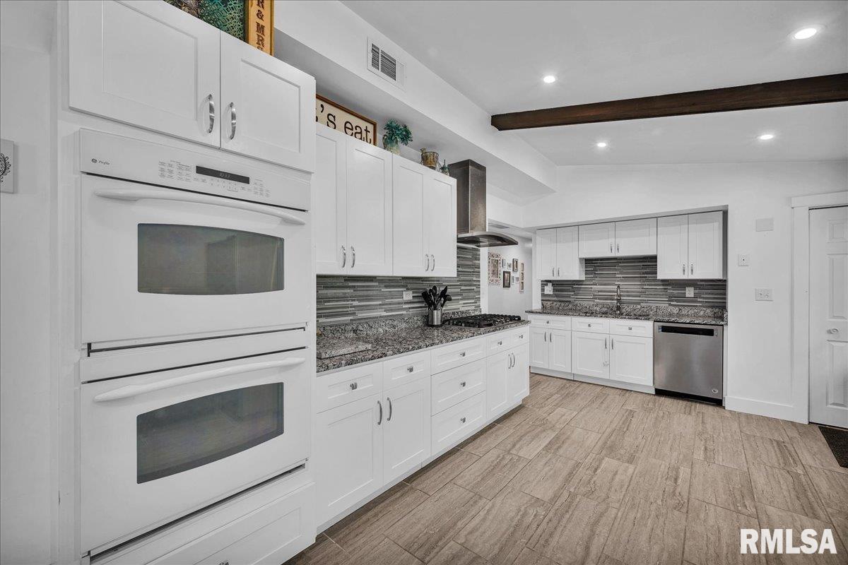 153 Spring Creek Terrace Washington, IL 61571 - Photo 10 of 43 Gallery Image 10