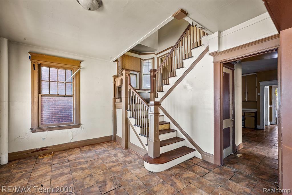 2187 Harding Street Detroit, MI 48214 - Photo 5 of 35