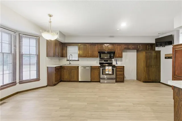 $475,000 | 1122 North 81st Terrace, Kansas City, KS 66112