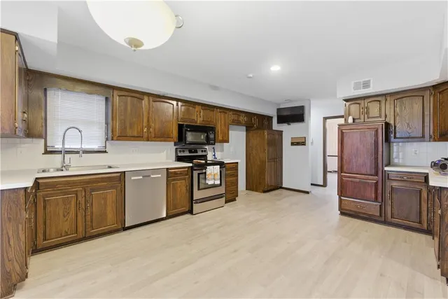 $475,000 | 1122 North 81st Terrace, Kansas City, KS 66112