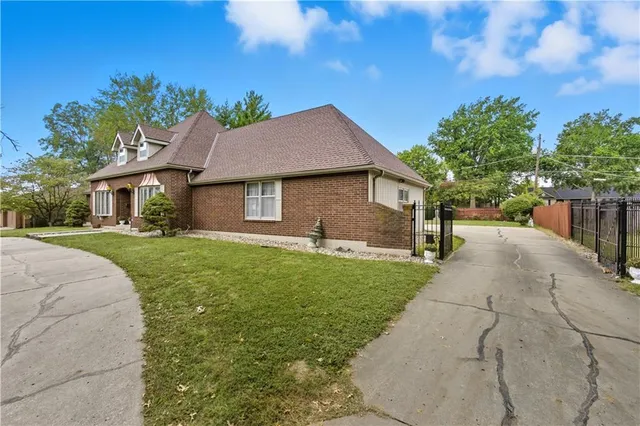 $475,000 | 1122 North 81st Terrace, Kansas City, KS 66112
