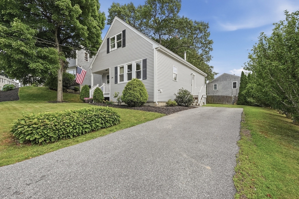 134 Hathaway Commons Road Fall River, MA 02720 - Photo 3 of 41