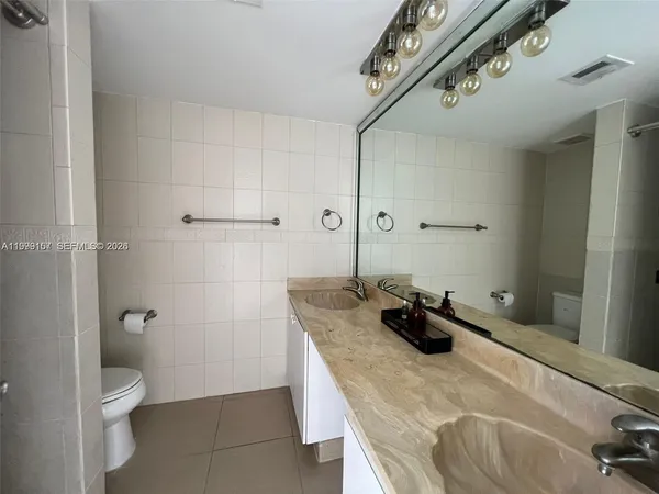 $2,300 | 13499 Biscayne Boulevard, Unit 1402, North Miami, FL 33181