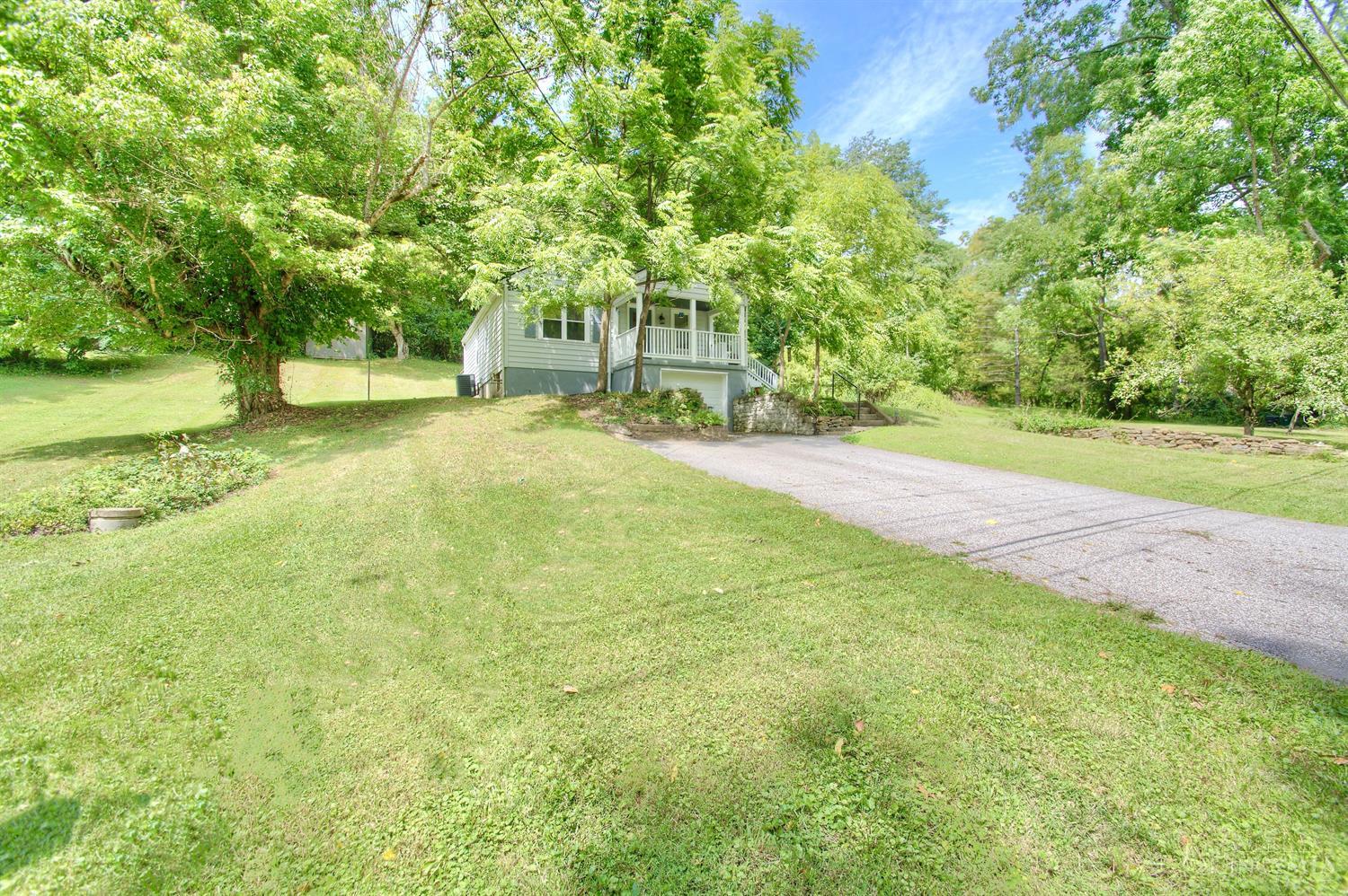 547 Sutton Road Cincinnati, OH 45230 - Photo 3 of 30