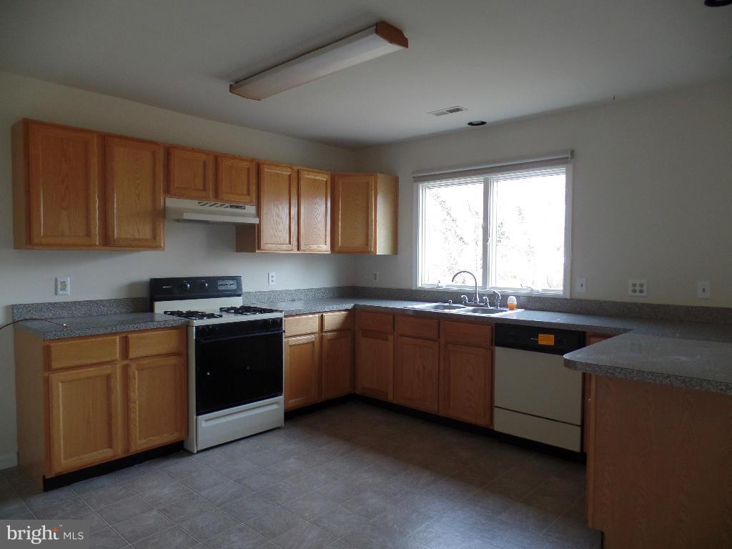 305 Fall Lane Easton, MD 21601 - Photo 4 of 10 Kitchen