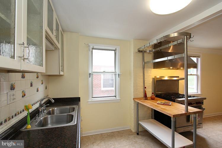 608 Ritchie Avenue Silver Spring, MD 20910 - Photo 5 of 23 Kitchen