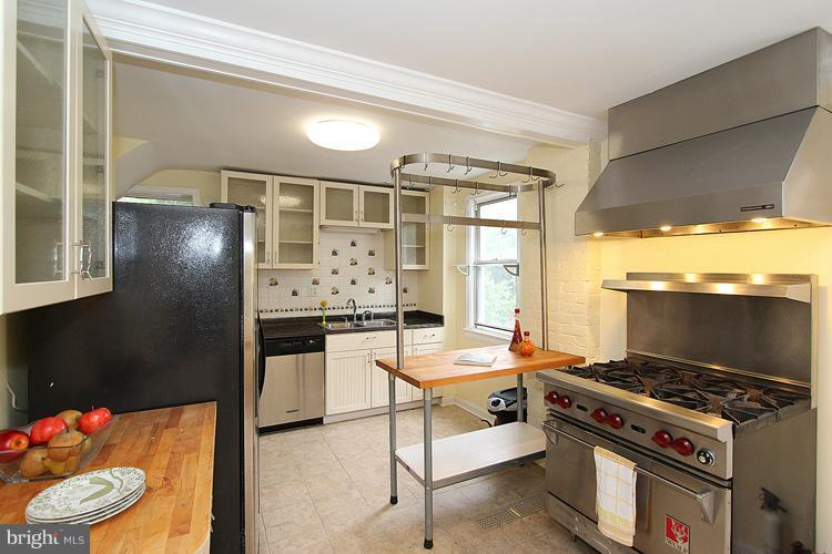 608 Ritchie Avenue Silver Spring, MD 20910 - Photo 8 of 23 Kitchen