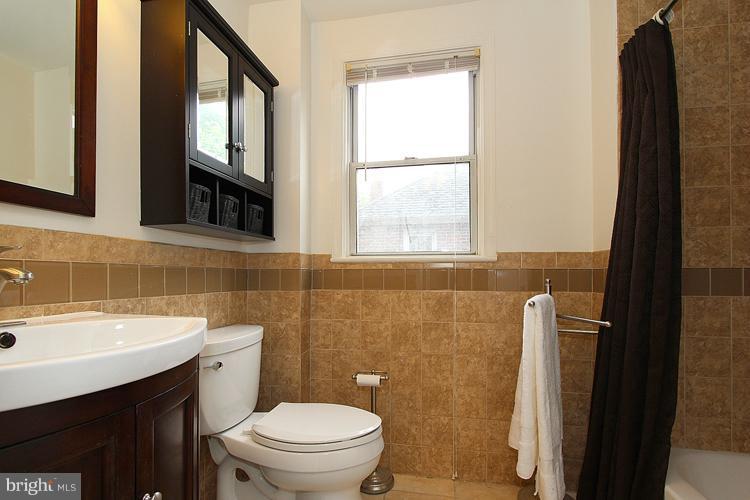 608 Ritchie Avenue Silver Spring, MD 20910 - Photo 9 of 23 Bath
