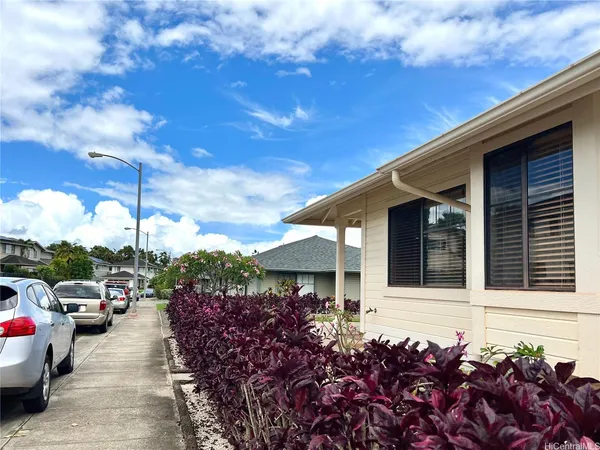 $2,800 | 94-211 Kuuaki Place, Waipahu, HI 96797