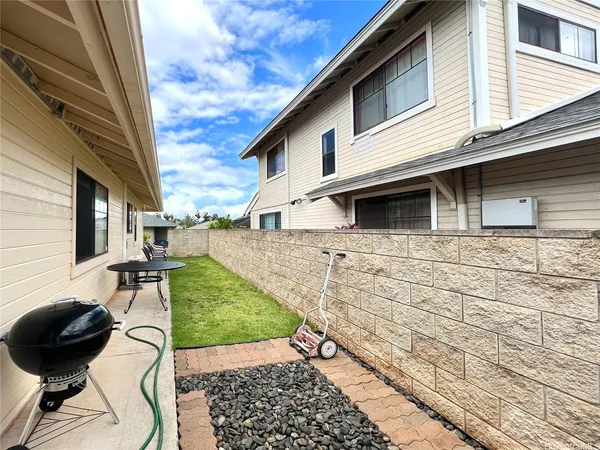 $2,800 | 94-211 Kuuaki Place, Waipahu, HI 96797
