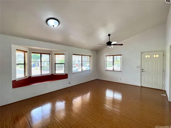 $2,800 | 94-211 Kuuaki Place, Waipahu, HI 96797