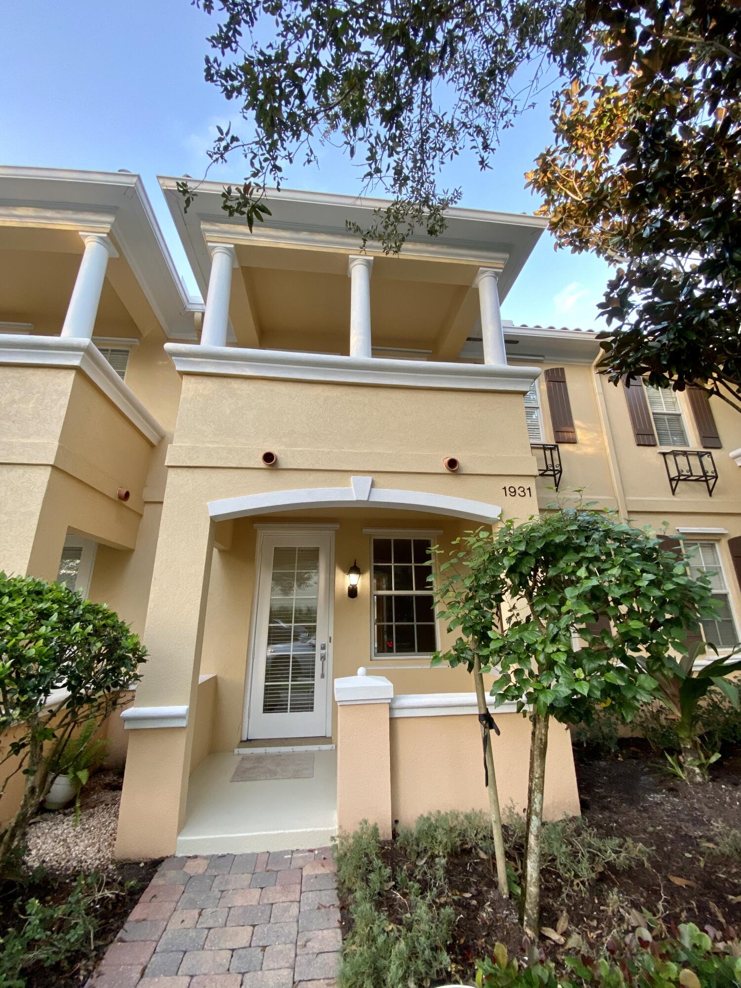 1931 Frederick Small Road Jupiter, FL 33458 - Photo 3 of 46 LIVES LIKE A SINGLE FAMILY