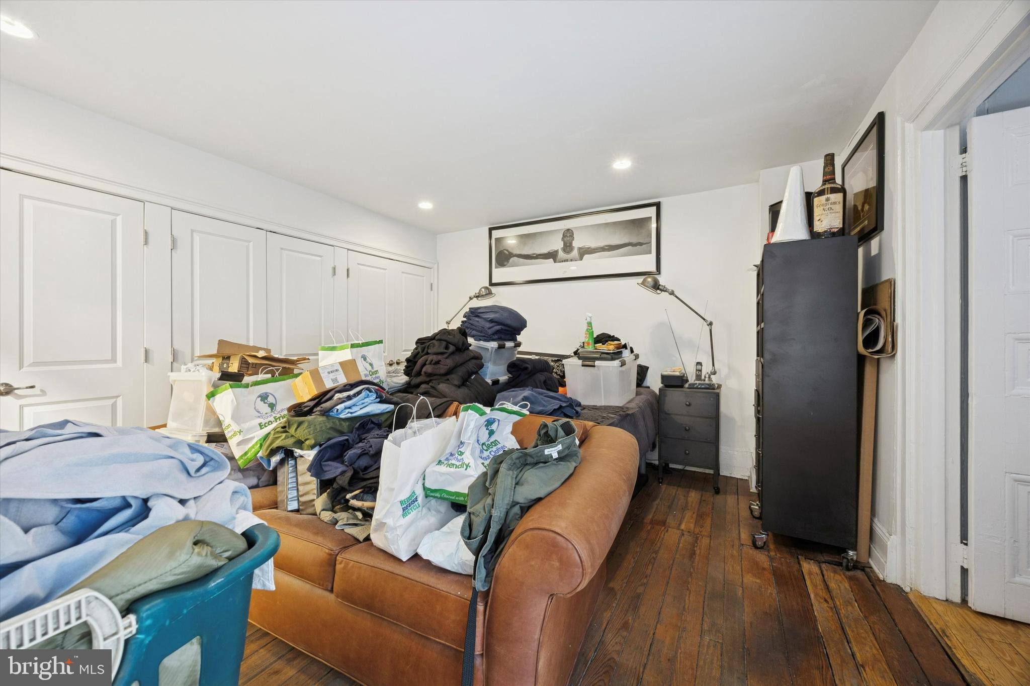 916 Clinton Street Philadelphia, PA 19107 - Photo 8 of 13 a view of a livingroom with furniture and a livingroom