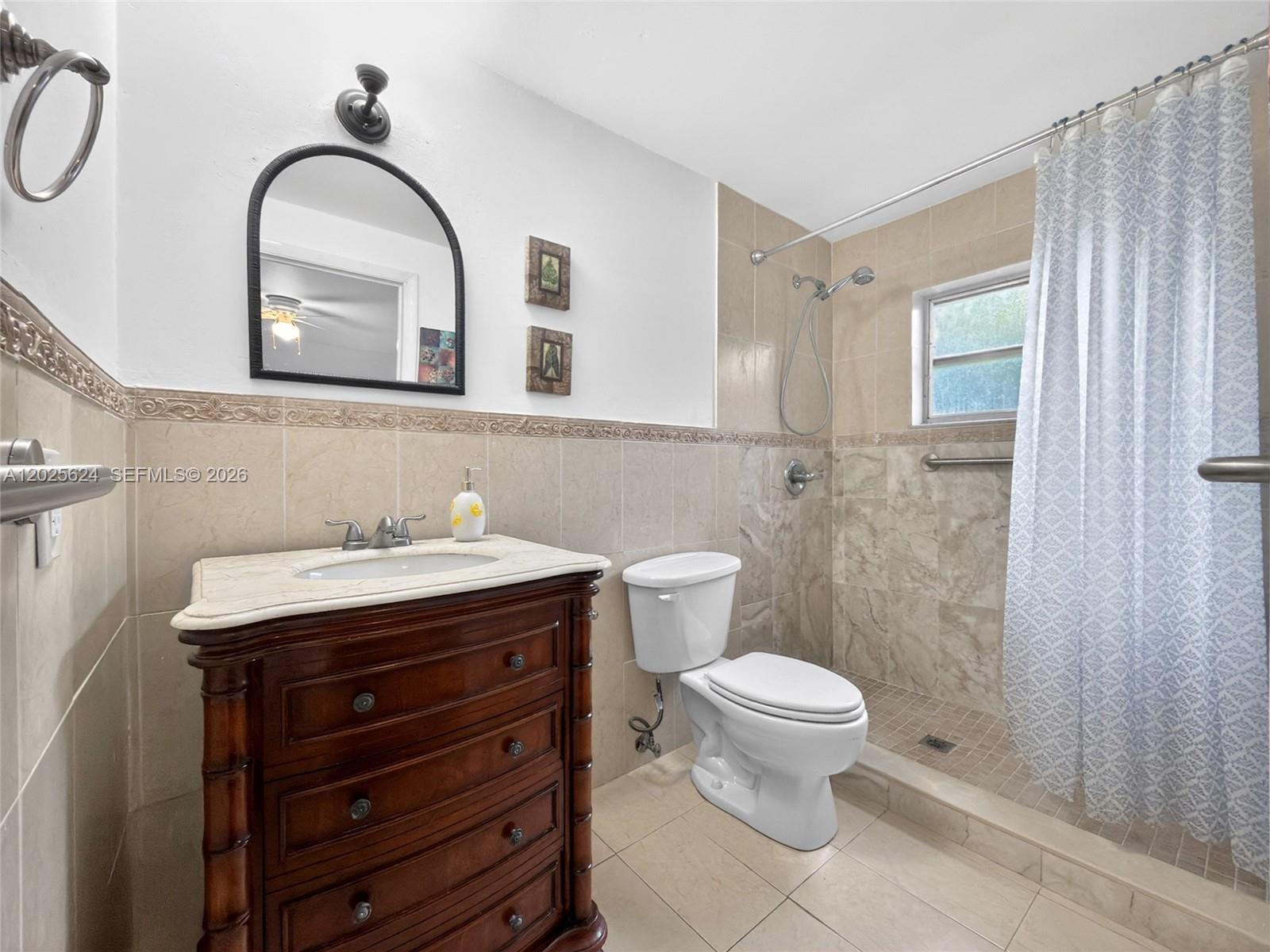 9231 Southwest 16th Street Miami, FL 33165 - Photo 18 of 29 In-law quaters- Bath