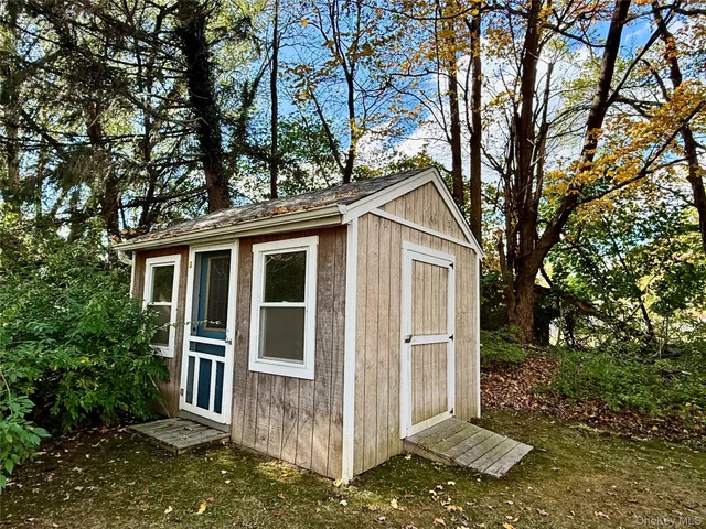 a view of a house with a tree