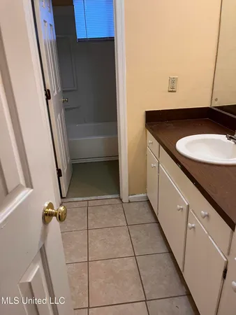 $1,100 | 1129 Woodfield Drive, Jackson, MS 39211