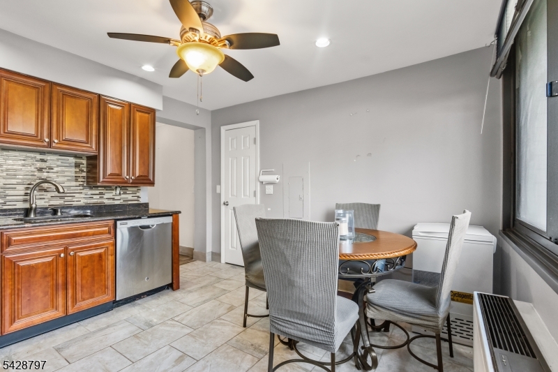 326 Prospect Avenue Hackensack, NJ 07601 - Photo 13 of 37