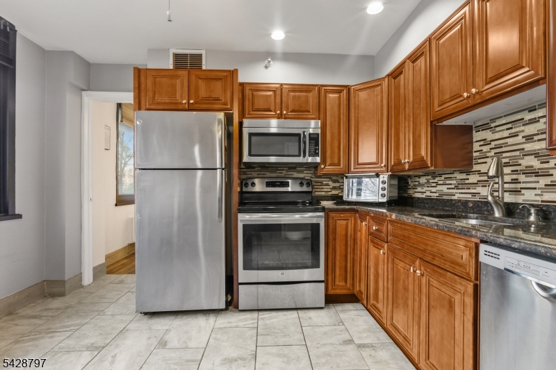 326 Prospect Avenue Hackensack, NJ 07601 - Photo 14 of 37