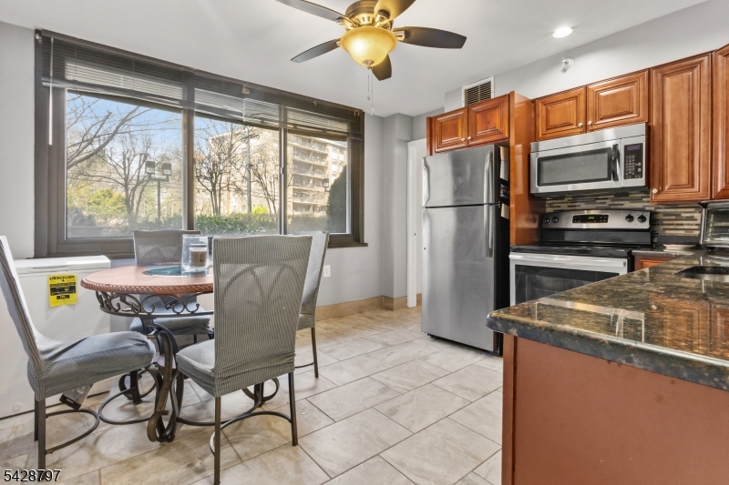 326 Prospect Avenue Hackensack, NJ 07601 - Photo 15 of 37