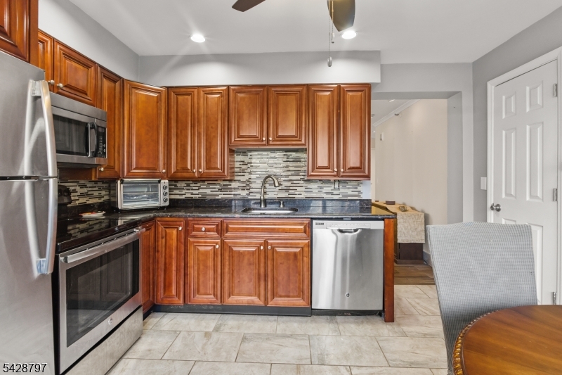 326 Prospect Avenue Hackensack, NJ 07601 - Photo 16 of 37