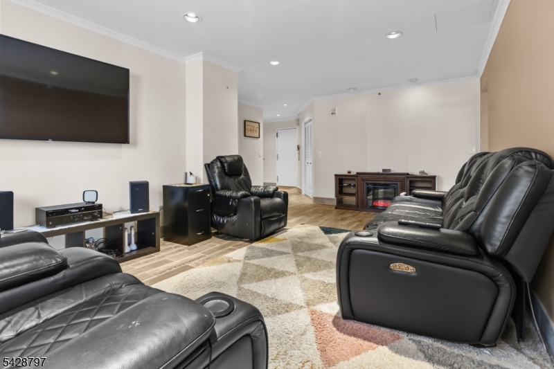 326 Prospect Avenue Hackensack, NJ 07601 - Photo 6 of 37