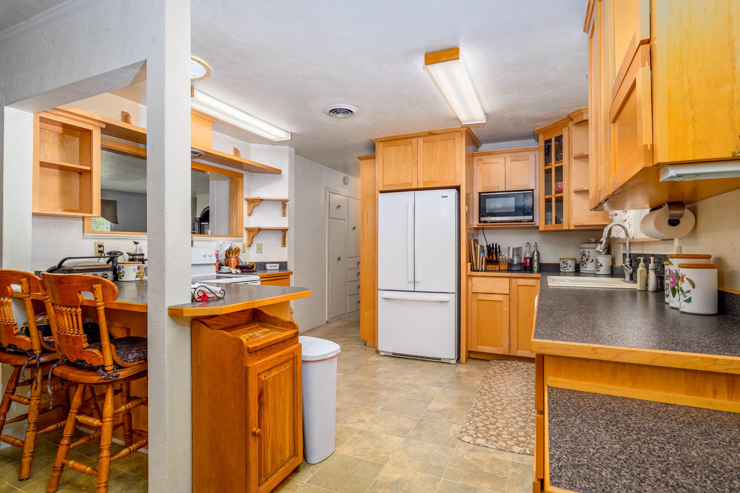 3506 New Ray Road Central Point, OR 97502 - Photo 9 of 23 kitchen area