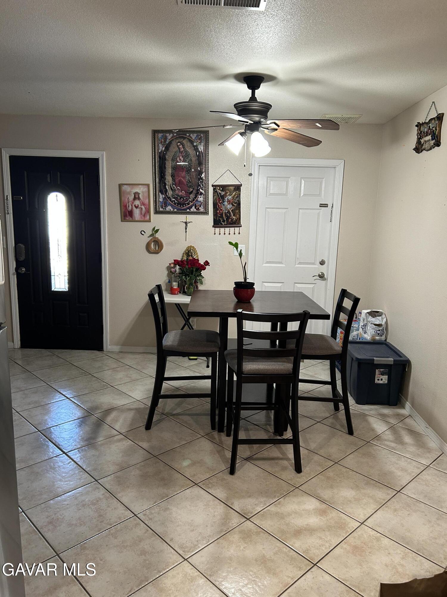 1033 Porter Street Ridgecrest, CA 93555 - Photo 4 of 19 IMG_7480