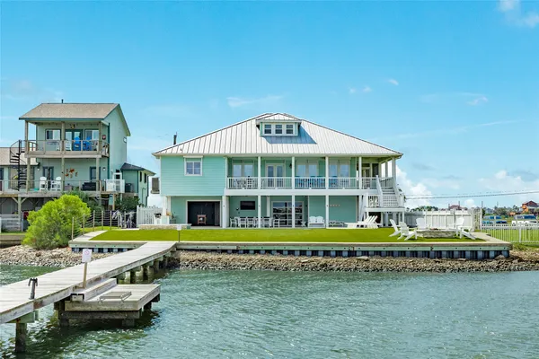 a aerial view of a house with swimming pool having outdoor seating
