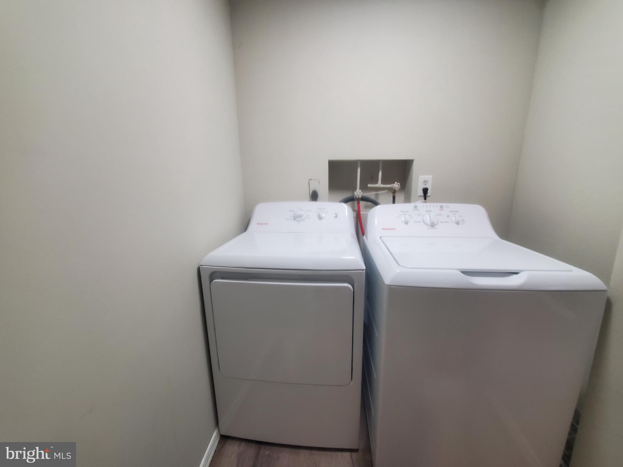 14813 Hammersmith Circle Silver Spring, MD 20906 - Photo 32 of 36 a utility room with dryer and washer