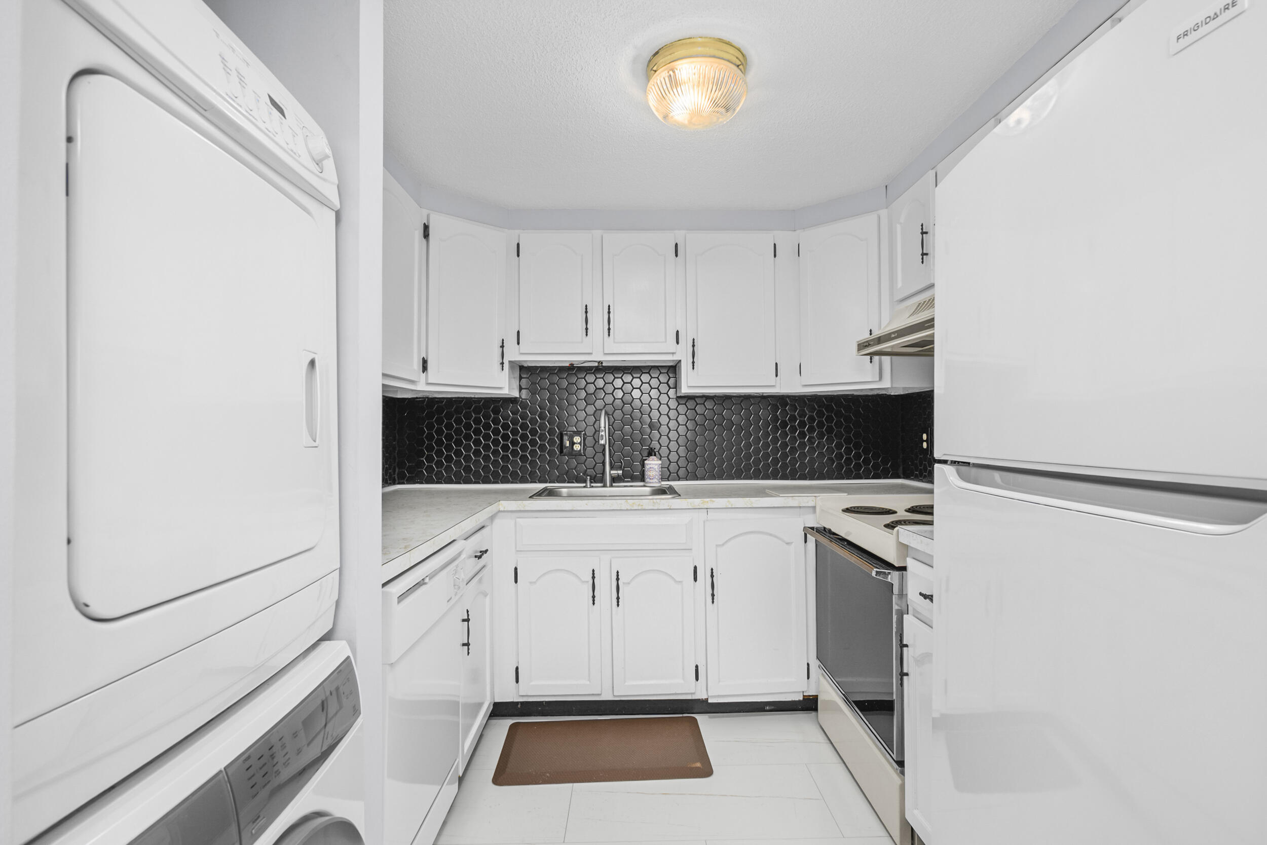 855 South W Main Street, Unit 7 Hyannis, MA 02601 - Photo 13 of 22 13_dsc_6100