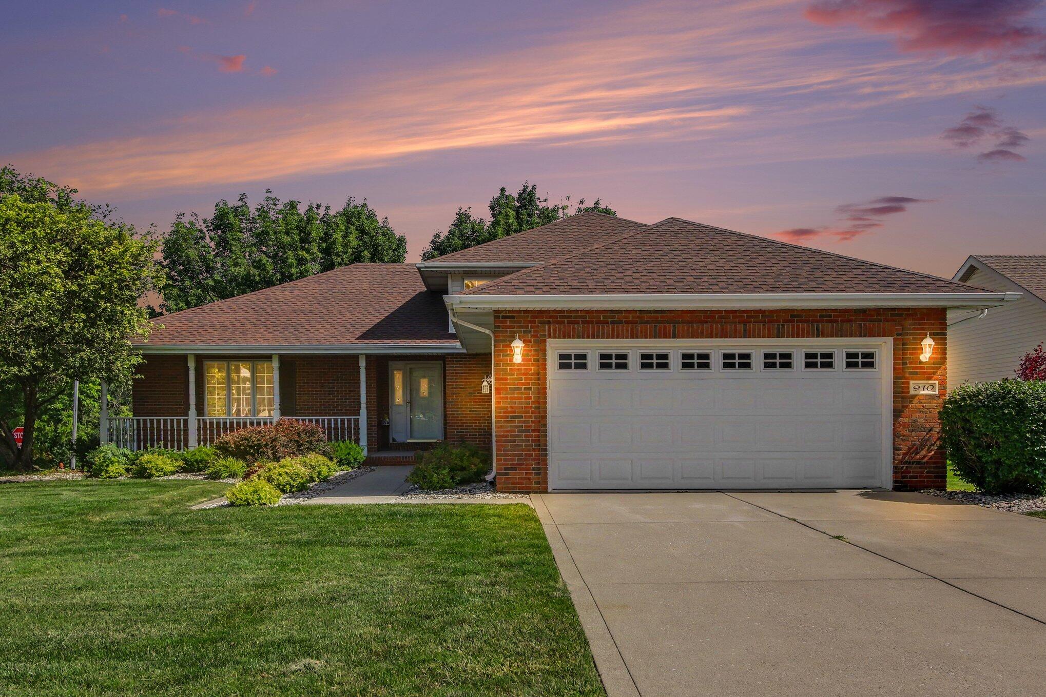 910 Doe Path Lane Crown Point, IN 46307 - Photo 1 of 27 2038x1359