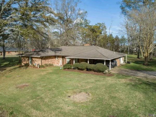 $379,000 | 30754 Country Club Lane, Denham Springs, LA 70726