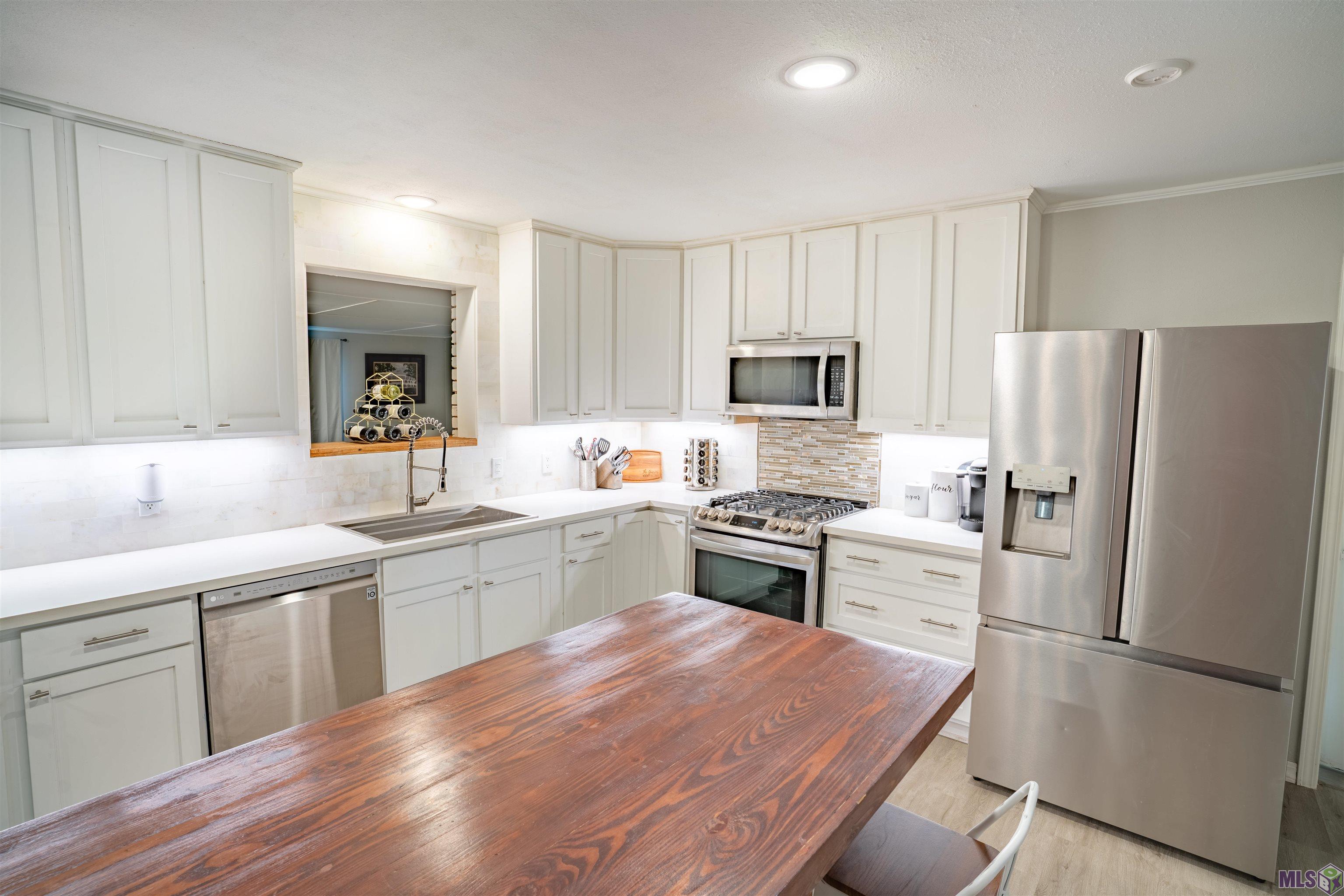 30754 Country Club Lane Denham Springs, LA 70726 - Photo 4 of 24