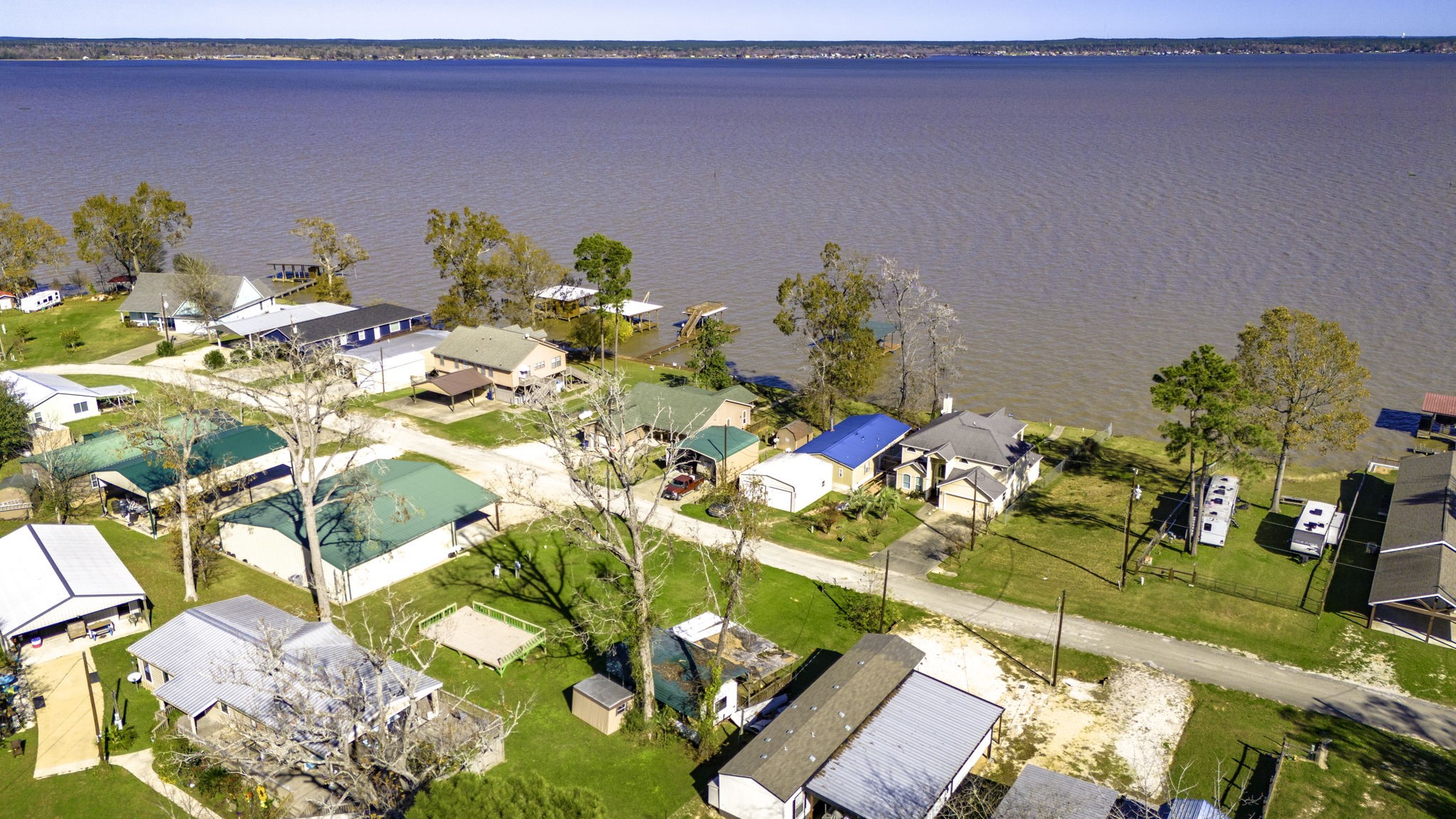 240 Key Largo Loop Point Blank, TX 77364 - Photo 7 of 12 a vase of flowers sitting on a table