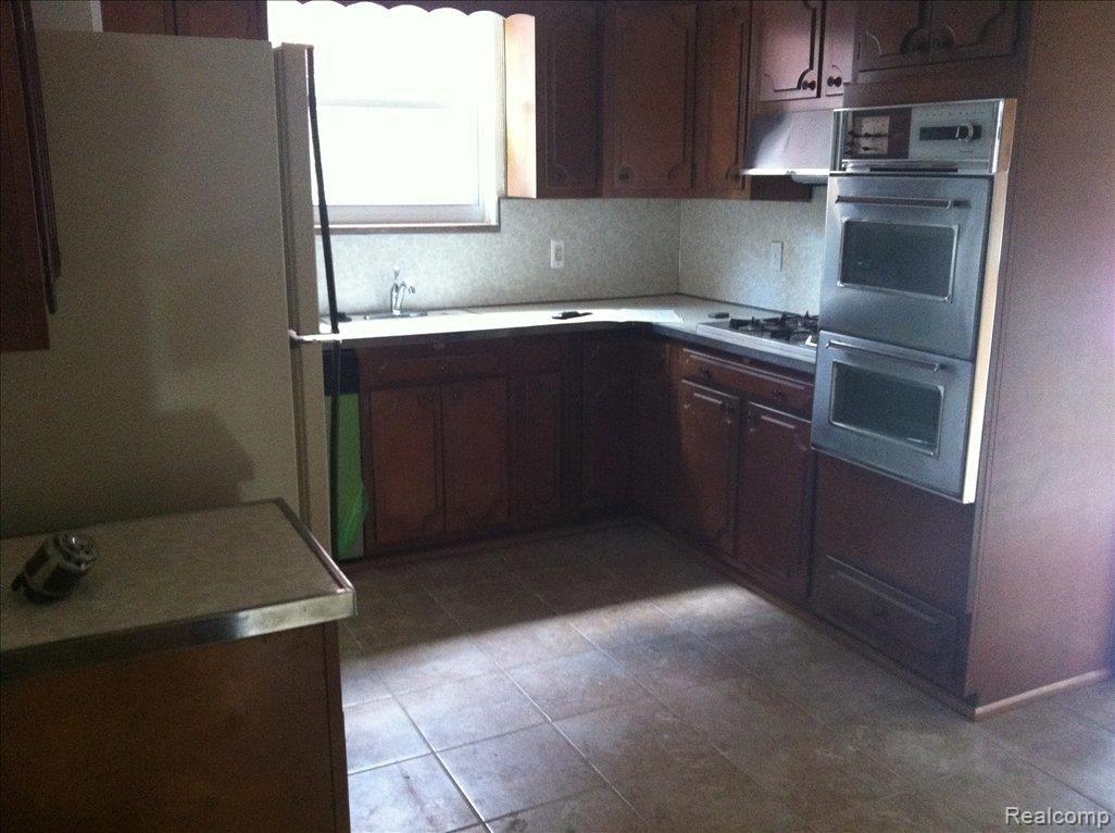 7434 Miller Road Dearborn, MI 48126 - Photo 11 of 19 IMG_0526