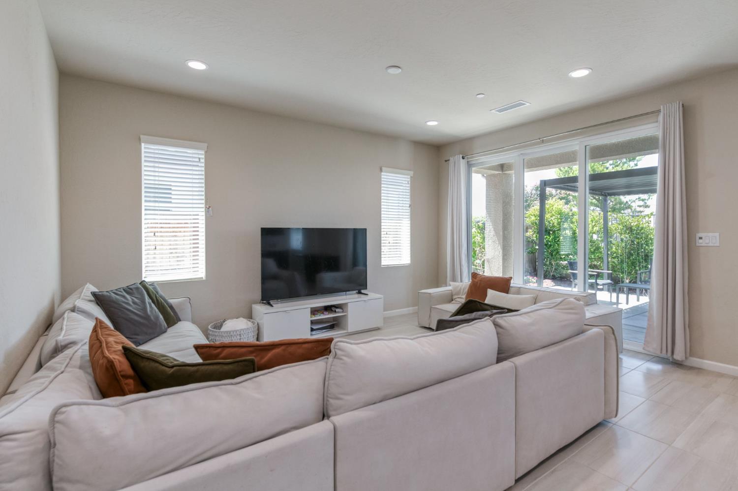 4658 Orchard Hills Road Madera, CA 93636 - Photo 6 of 35 Gallery Image 6