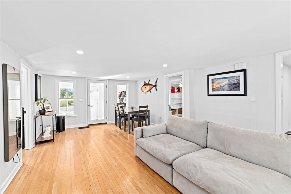 197 White Street Weymouth, MA 02190 - Photo 11 of 34