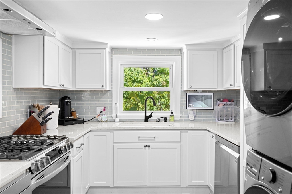 197 White Street Weymouth, MA 02190 - Photo 14 of 34