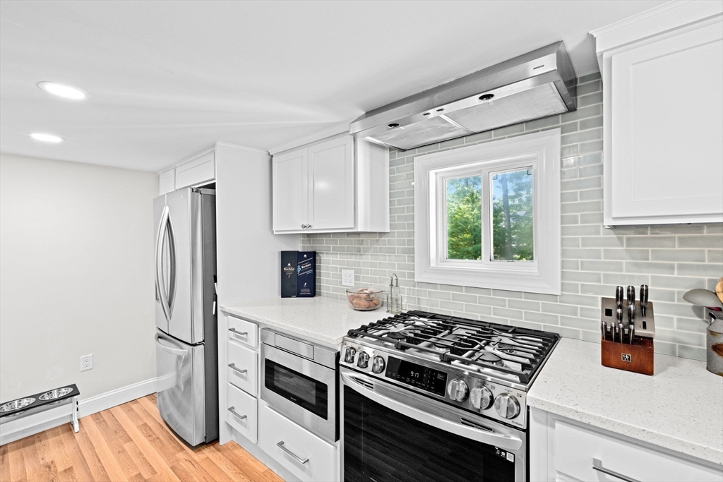 197 White Street Weymouth, MA 02190 - Photo 17 of 34