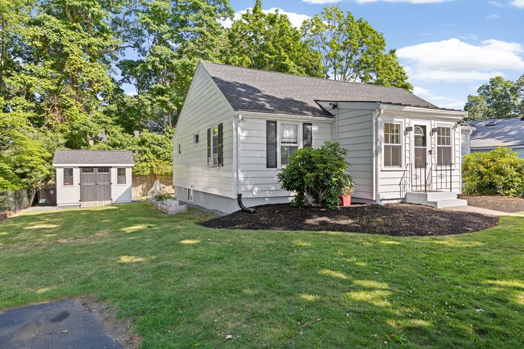 197 White Street Weymouth, MA 02190 - Photo 2 of 34