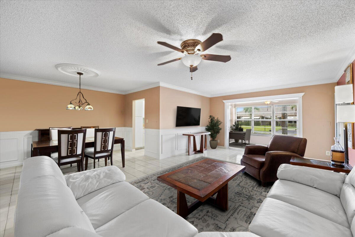 1422 High Point Way Northwest, Unit B Delray Beach, FL 33445 - Photo 2 of 33 08-LUX_0846