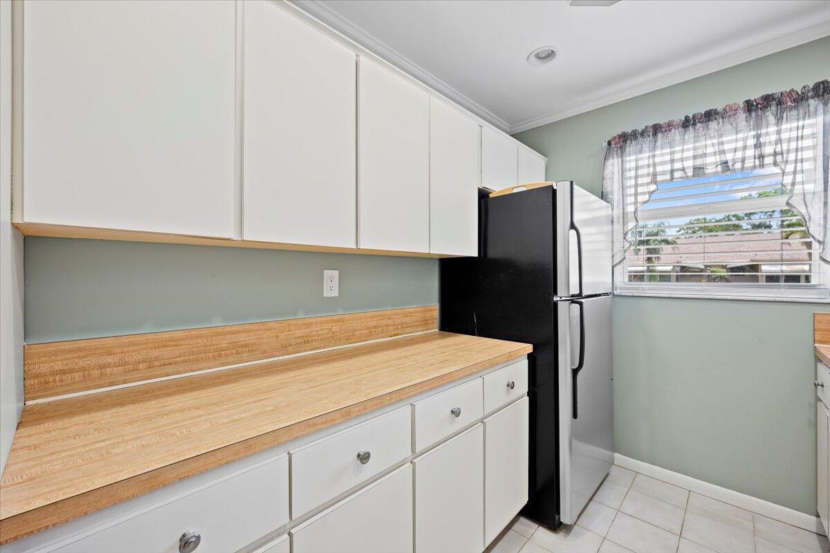 1422 High Point Way Northwest, Unit B Delray Beach, FL 33445 - Photo 8 of 33 KITCHEN